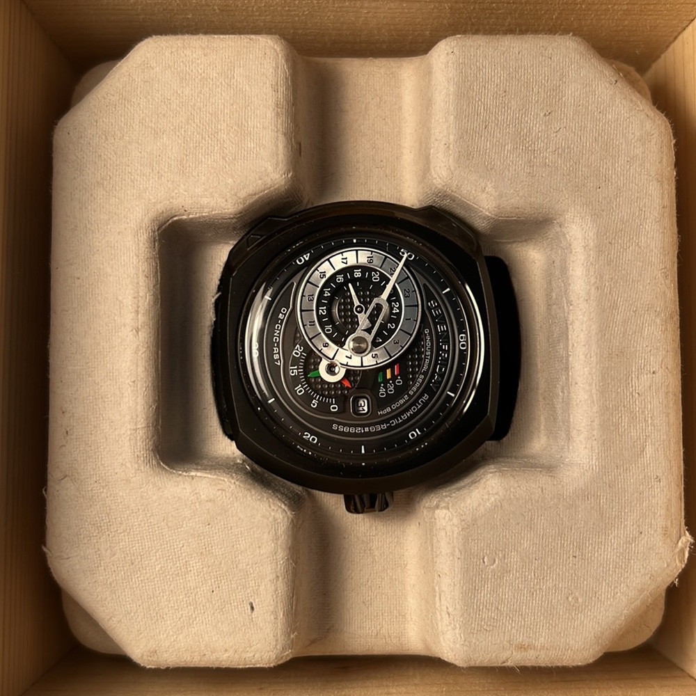 Brand new! Original Box and papers. Seven Friday automatic movement watch. - Picture 2 of 15
